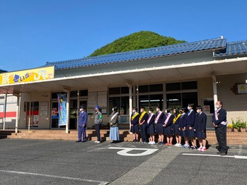 挨拶運動駅前