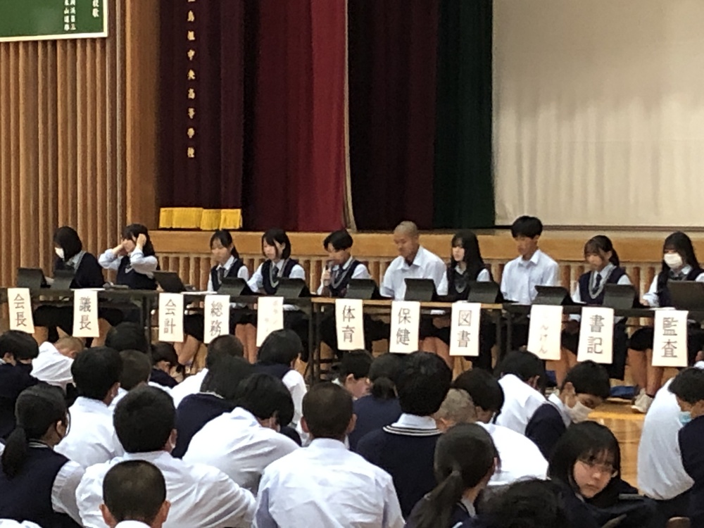 ３
