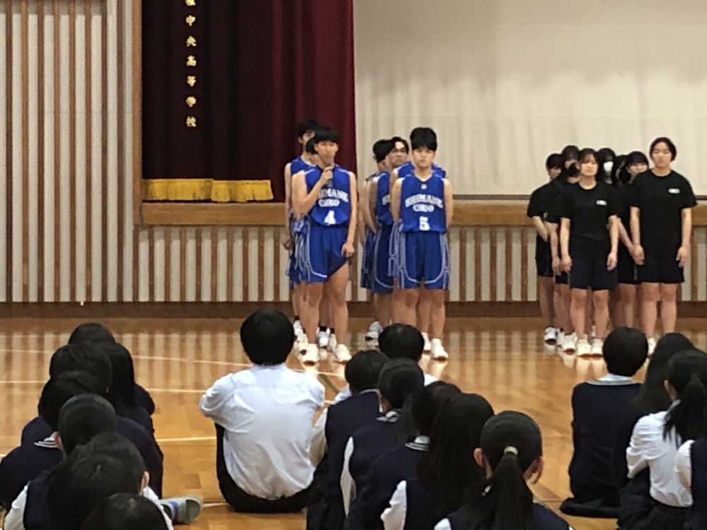 ５