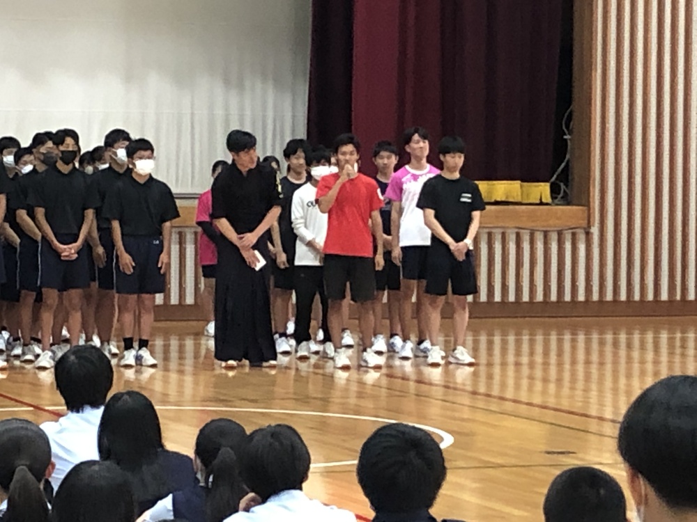 ８
