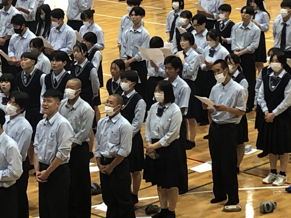 ４