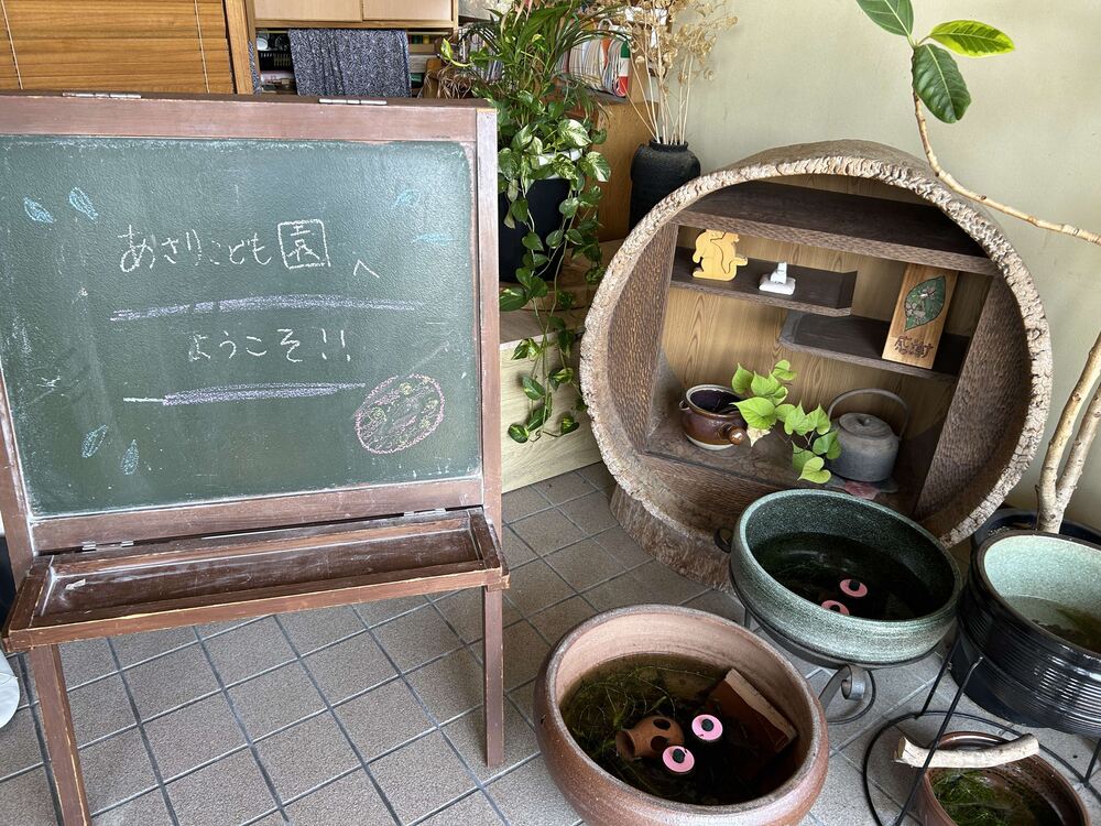 ４