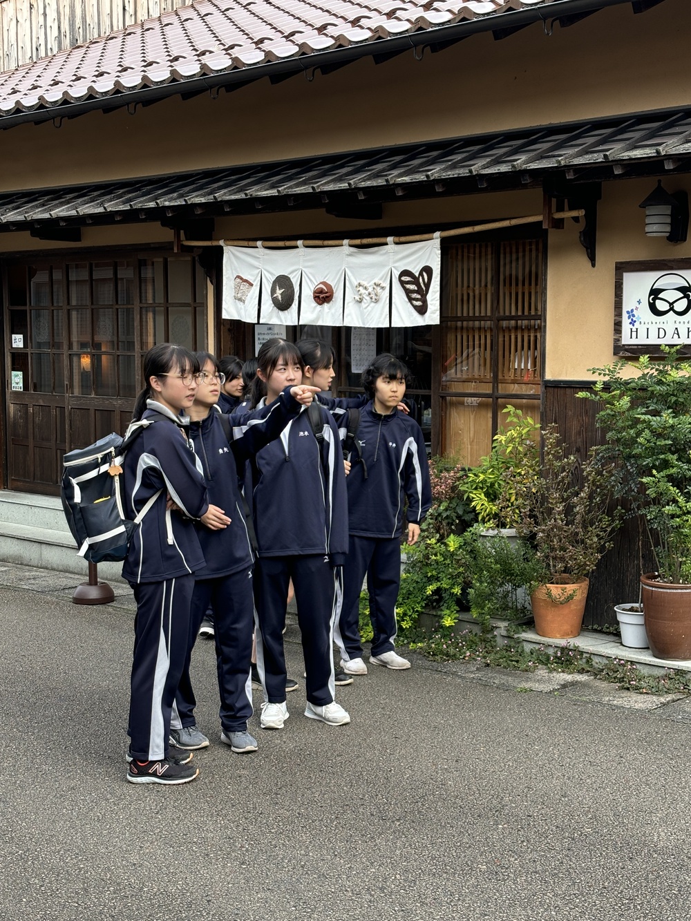 ５